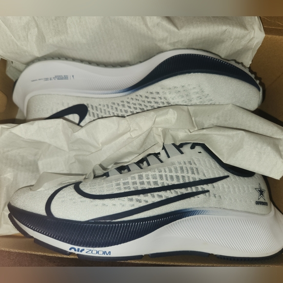 Nike Zoom Pegasus 37- Dallas Cowboys - Picture 2 of 3